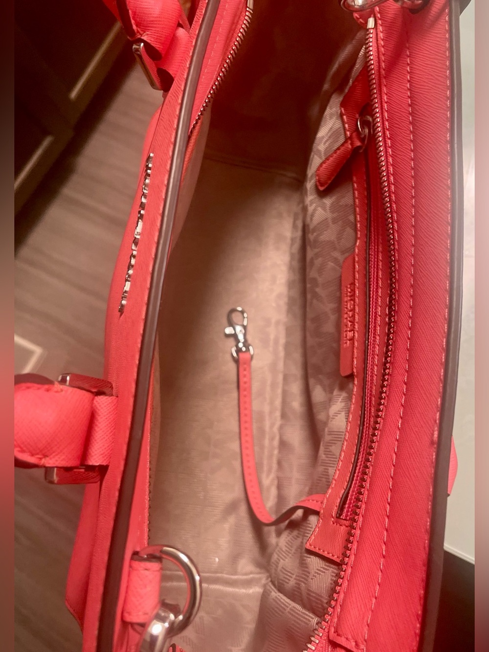 Like New Michael Kors Genuine Leather Pink Satchel convertible Selma - Picture 14 of 15
